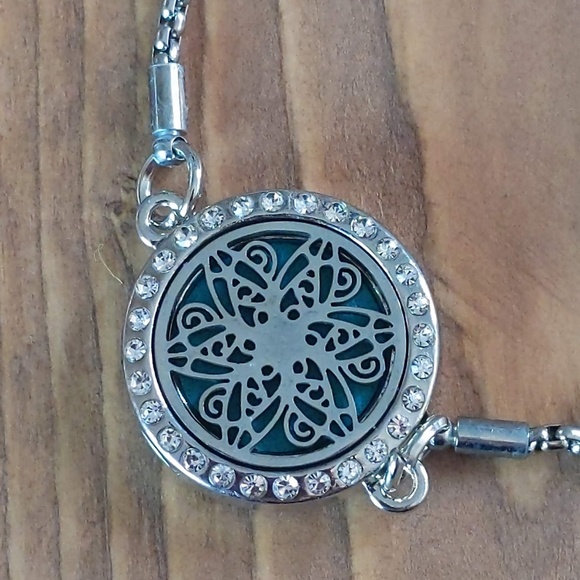 Aromatherapy Essential Oil Diffuser Bracelet - Picture 4 of 7